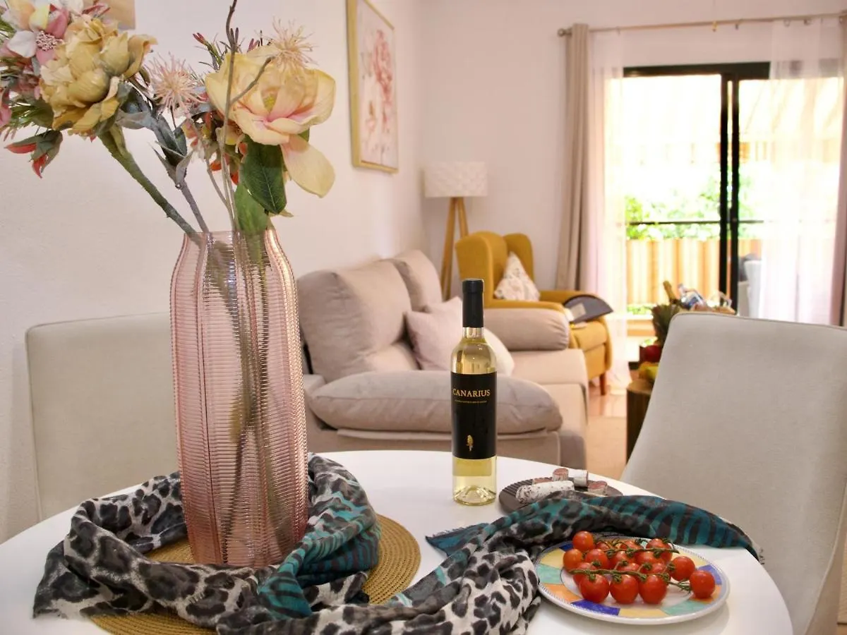 Duque Beachside Elegance 아데제