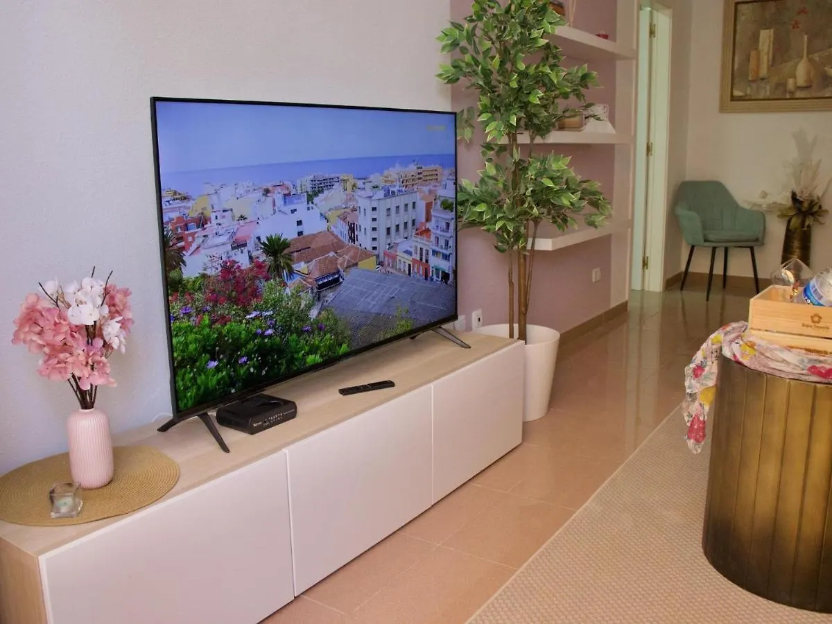 아파트 Duque Beachside Elegance 아데제